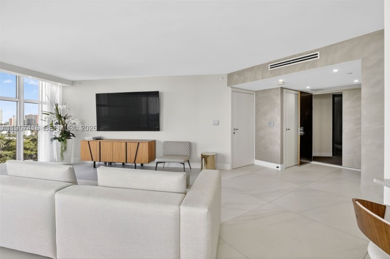 Condo for sale at 1000 Williams Island 1009
