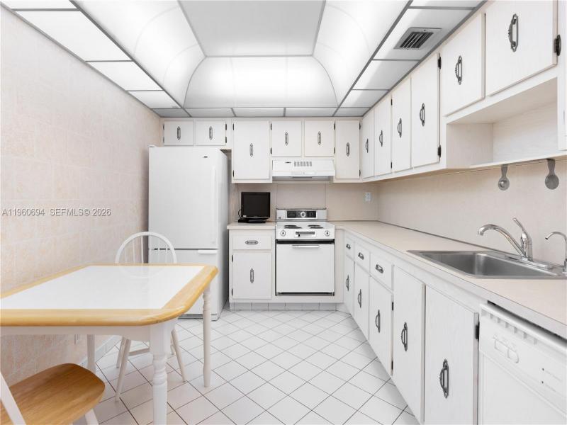 Condo for sale at Olympus Towers 411