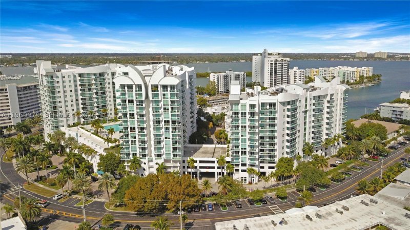 Comprar apartamento no 360 Condominium East 405