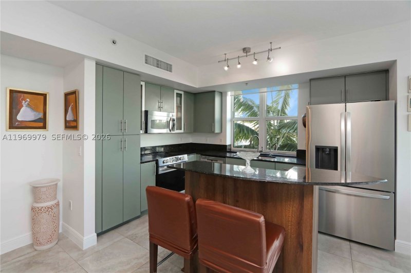Comprar apartamento no 360 Condominium East 405