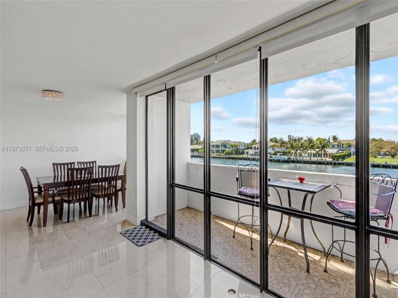 Condo for sale at Avant Garde 209