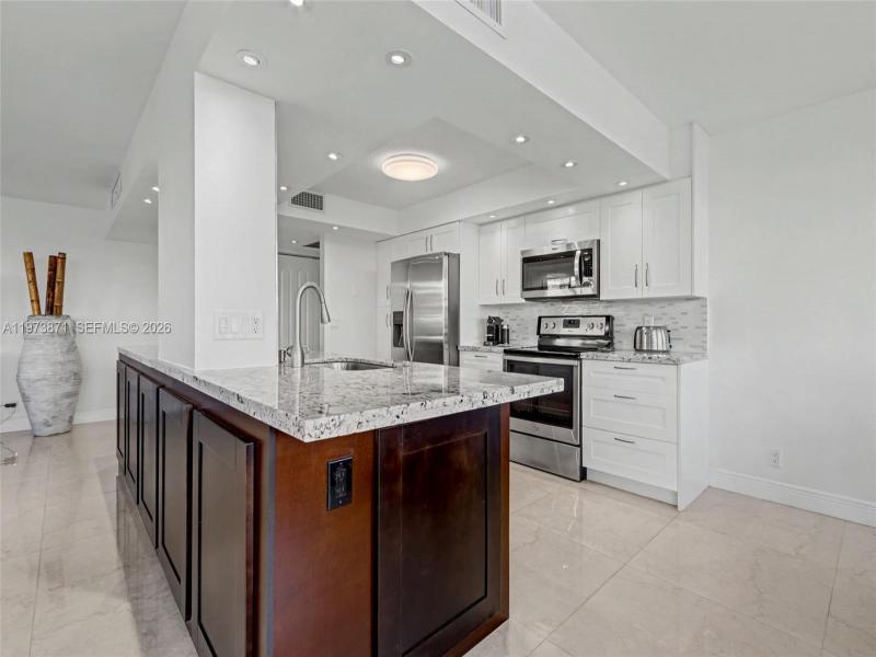 Condo for sale at Avant Garde 209