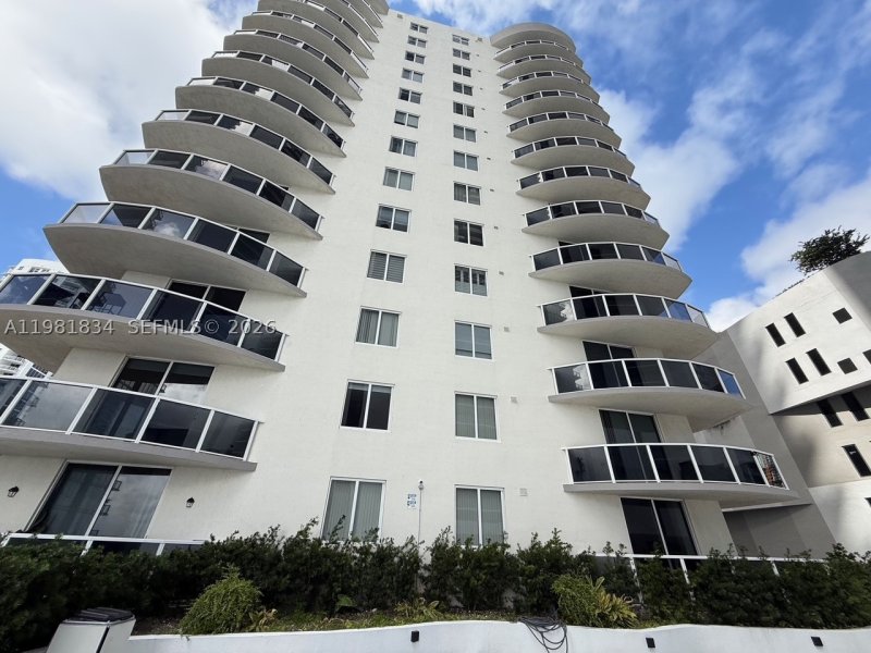 Apartment for rent at 23 Biscayne Bay 605