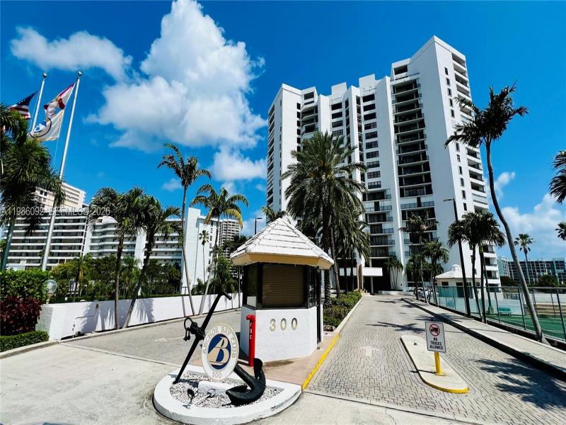 Anchor Bay Club Apt #520