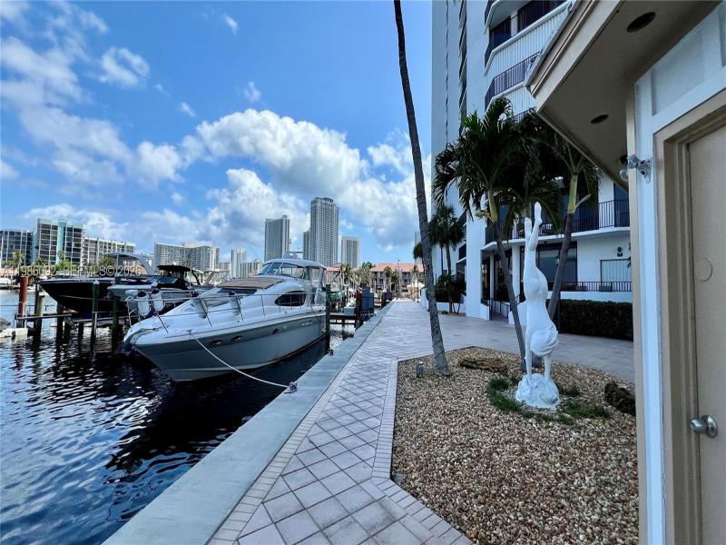 Condo for sale at Anchor Bay Club 520