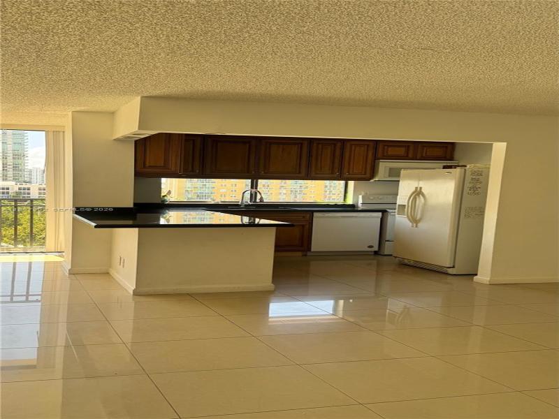 Condo for sale at Plaza of the Americas 1015
