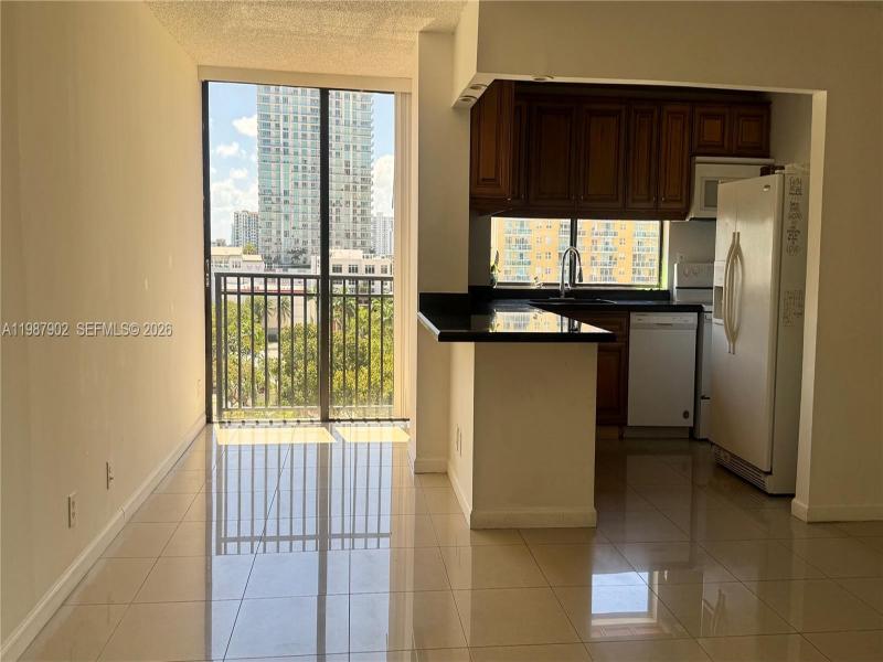 Condo for sale at Plaza of the Americas 1015