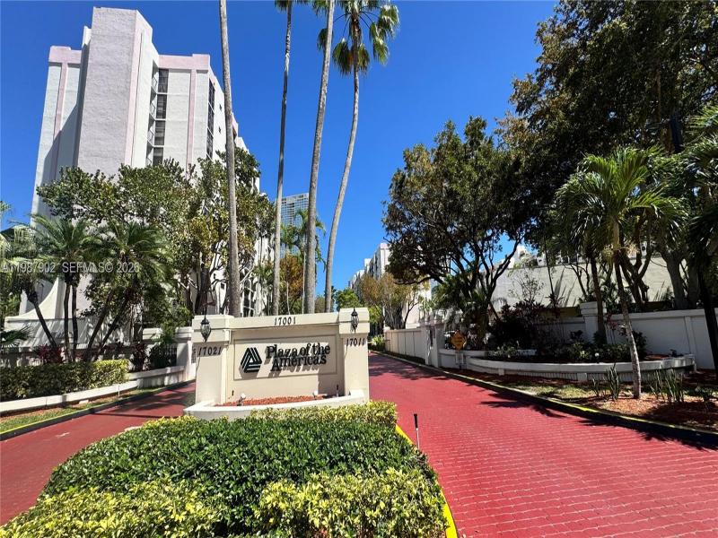 Condo for sale at Plaza of the Americas 1015