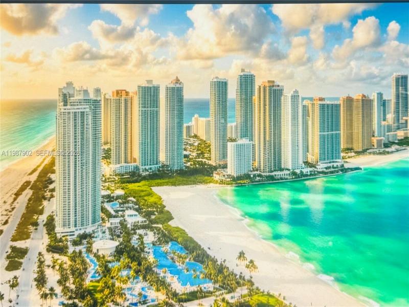 Condo for sale at Plaza of the Americas 1015