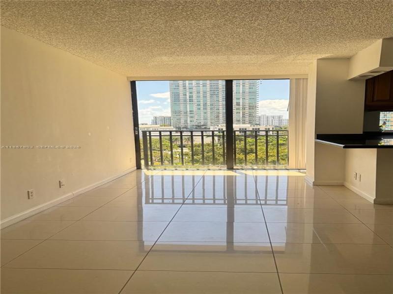 Condo for sale at Plaza of the Americas 1015