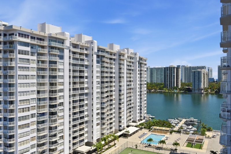 Condo for sale at Del Prado Aventura 1502