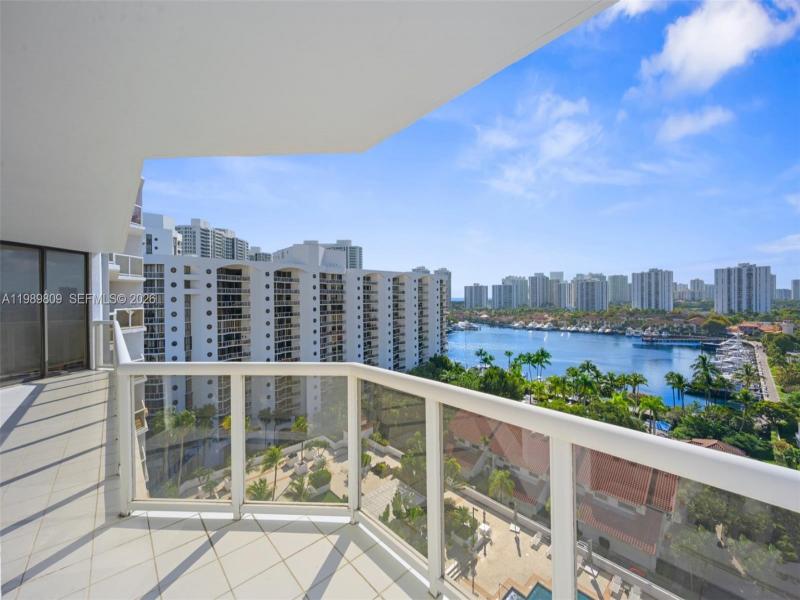 Comprar apartamento en Harbor Tower at Waterways 1204