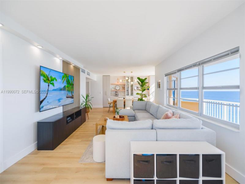 Condo for sale at The Hemispheres 17E