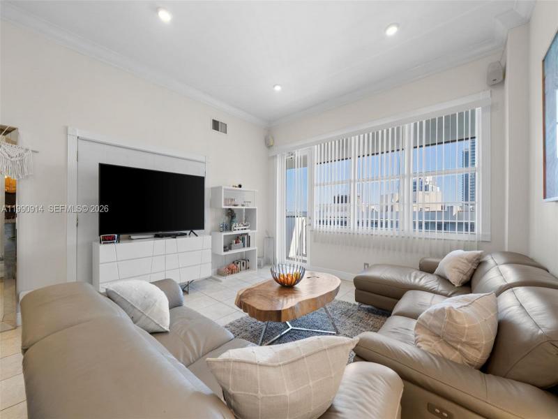 Condo for sale at Sea Air Towers PH18