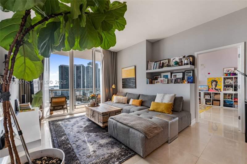 Condo for sale at Midtown Miami 2 H1714