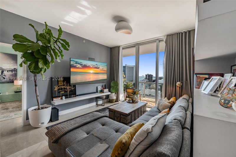 Condo for sale at Midtown Miami 2 H1714