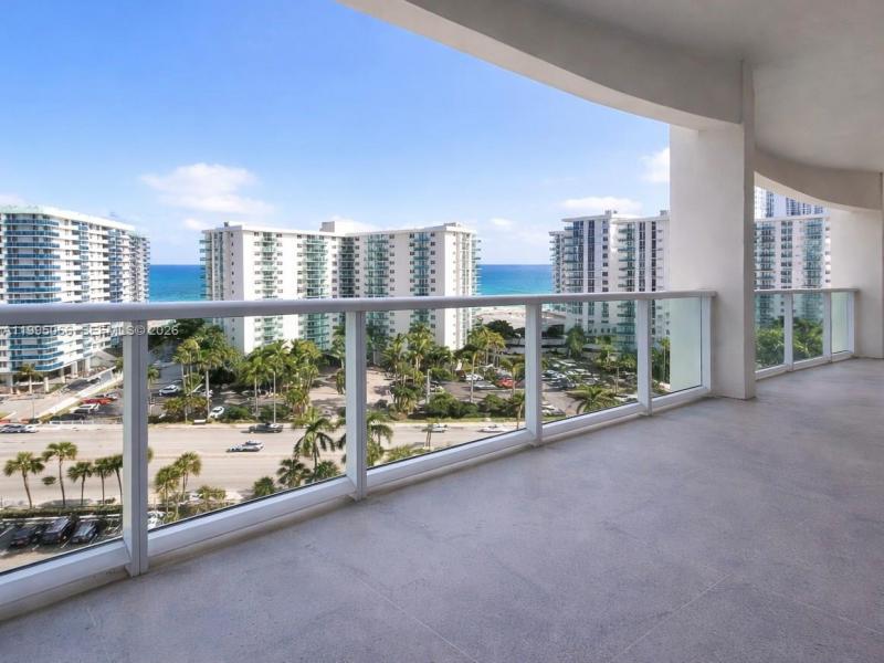 Condo for sale at Hallmark of Hollywood 816