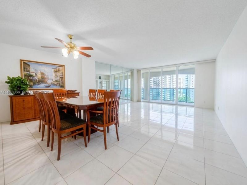 Condo for sale at Hallmark of Hollywood 816