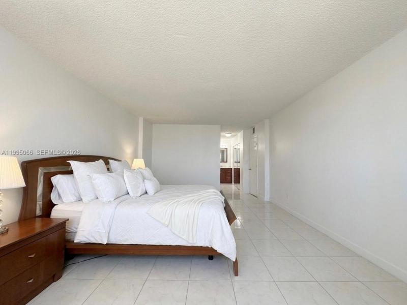 Condo for sale at Hallmark of Hollywood 816