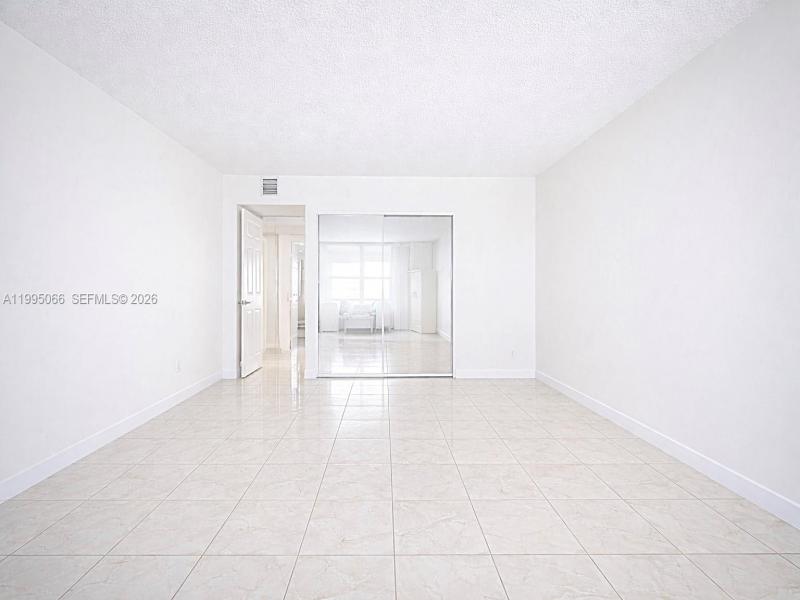 Condo for sale at Hallmark of Hollywood 816