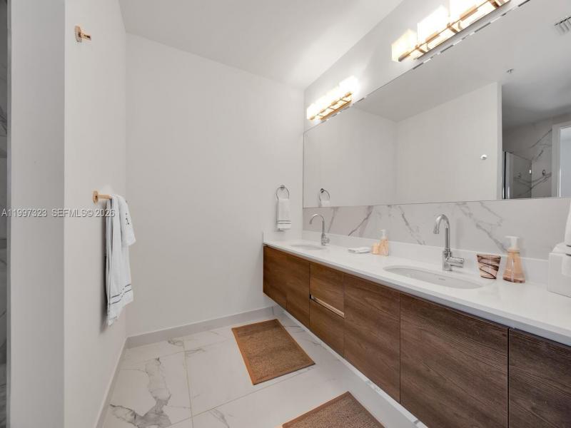 Comprar apartamento en Merrick Manor LPH914
