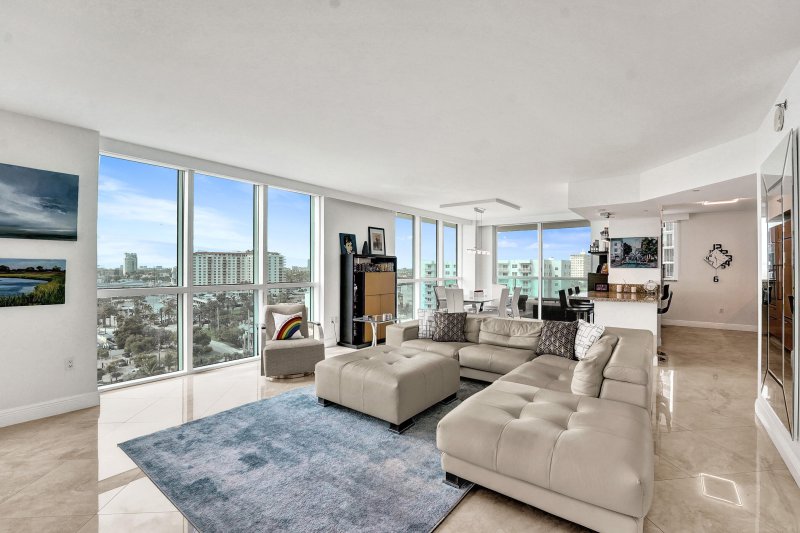 Condo for sale at Las Olas Beach Club 1107