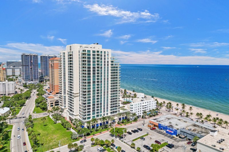 Condo for sale at Las Olas Beach Club 1107