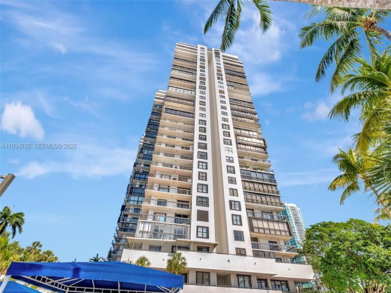 Brickell Bay Club Apt #305