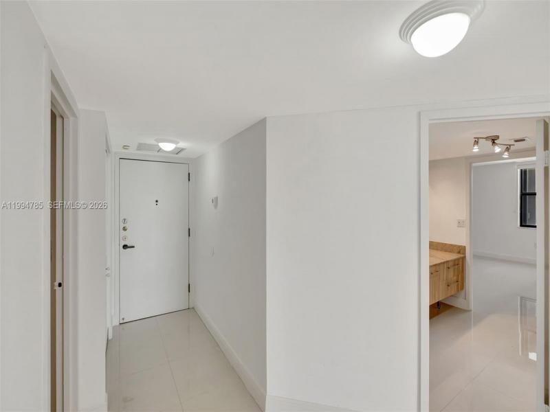 Condo for sale at Brickell Bay Club 305