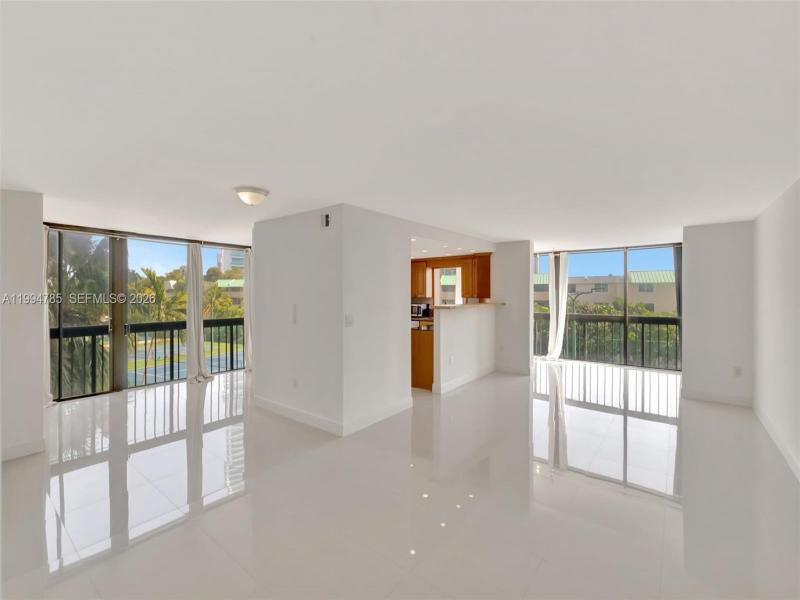 Condo for sale at Brickell Bay Club 305