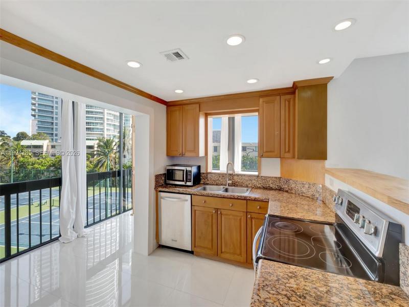 Condo for sale at Brickell Bay Club 305