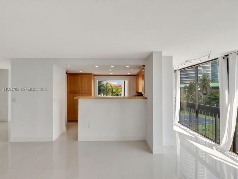 Condo for sale at Brickell Bay Club 305