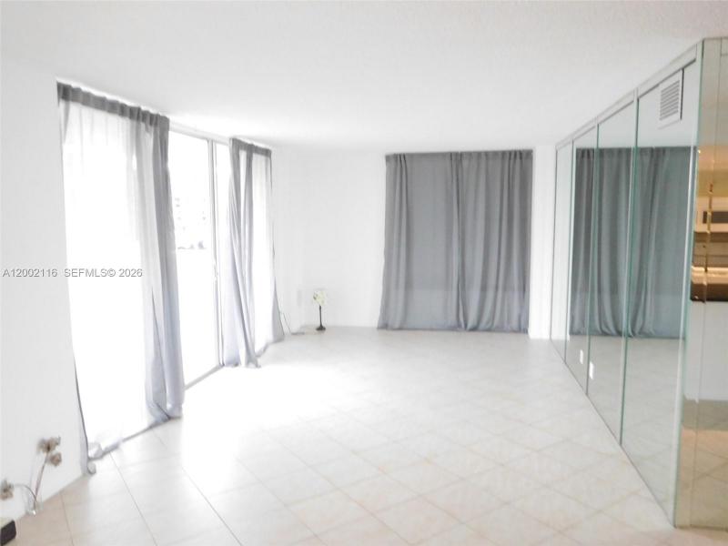 Condo for sale at Hallmark of Hollywood 305