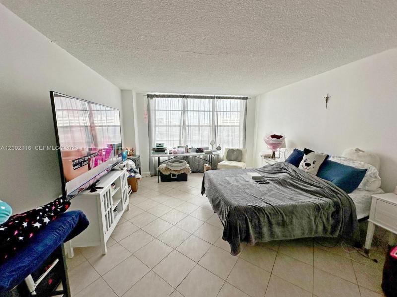 Condo for sale at Hallmark of Hollywood 305