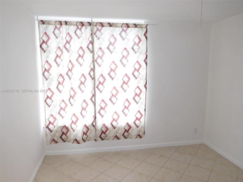Condo for sale at Hallmark of Hollywood 305