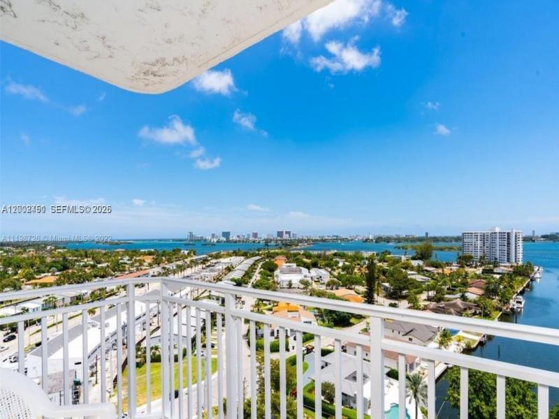 Comprar apartamento en Bayview Towers C1502