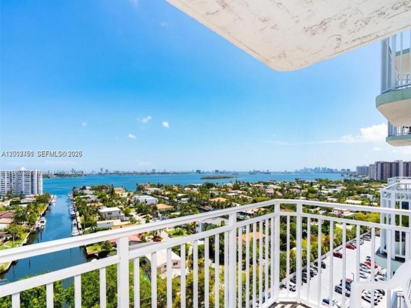Comprar apartamento en Bayview Towers C1502