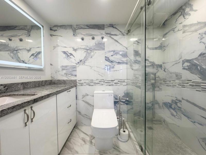 Condo for sale at Hallmark of Hollywood 802