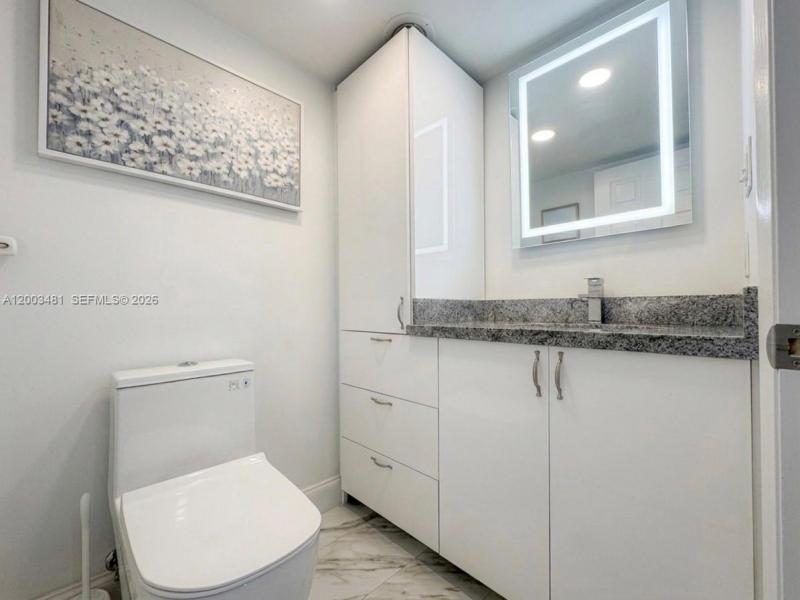 Condo for sale at Hallmark of Hollywood 802