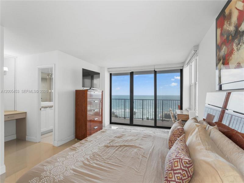 Comprar apartamento no Grenoble at Quadomain 1001