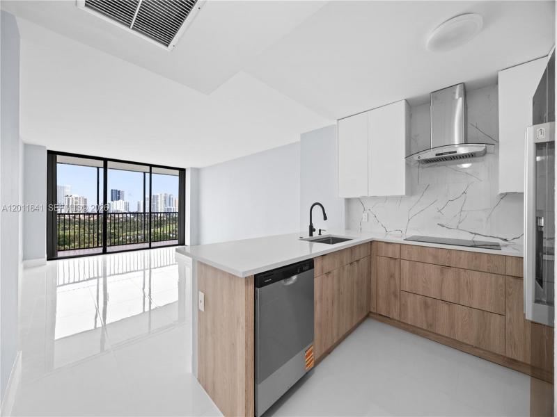 Coronado I Apt #1905