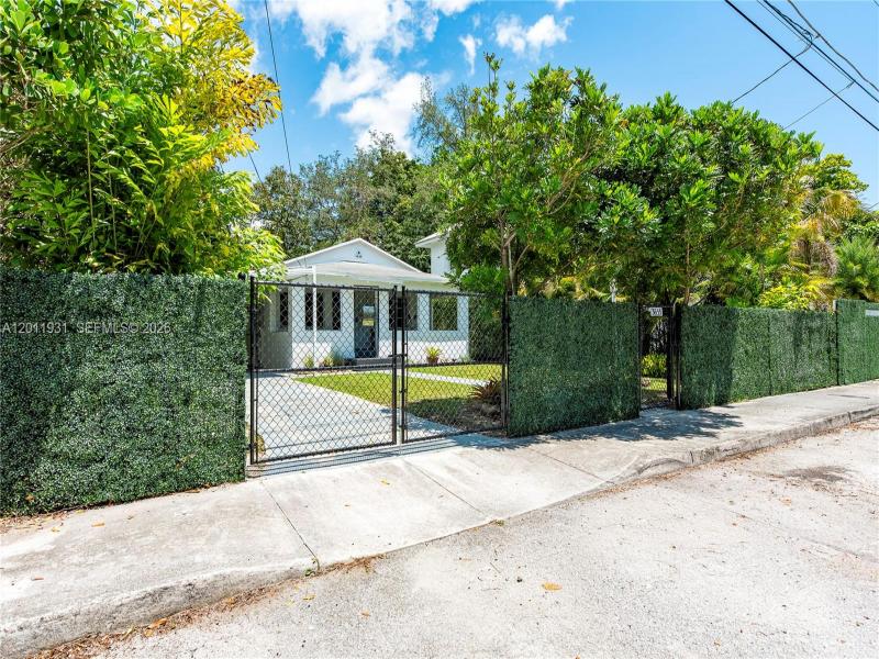 Property photo # 0