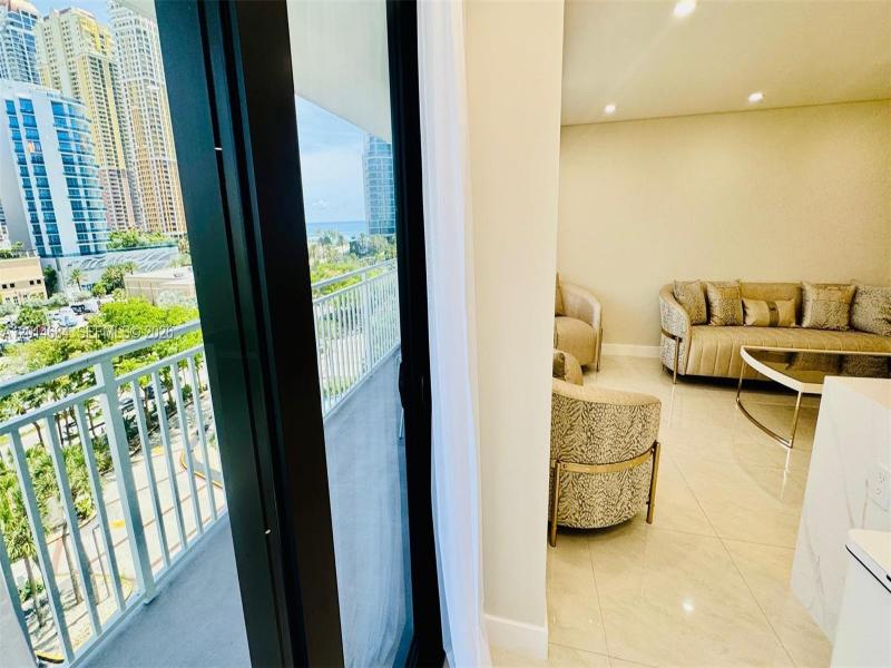 Condo for sale at Winston Towers 811