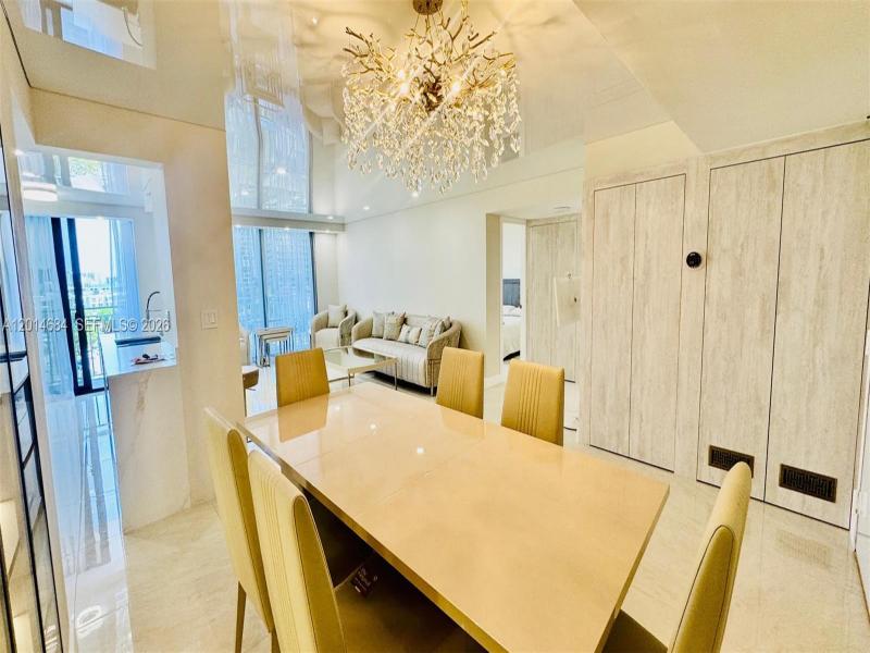Condo for sale at Winston Towers 811