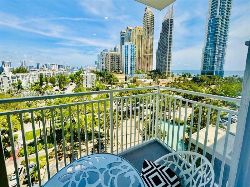 Condo for sale at Winston Towers 811