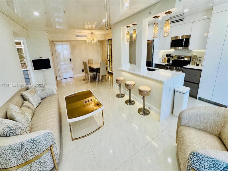 Condo for sale at Winston Towers 811