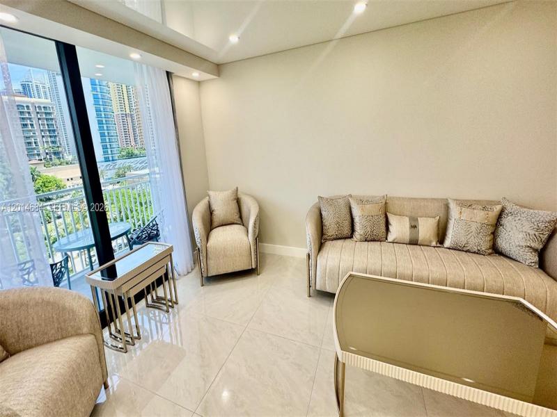 Condo for sale at Winston Towers 811