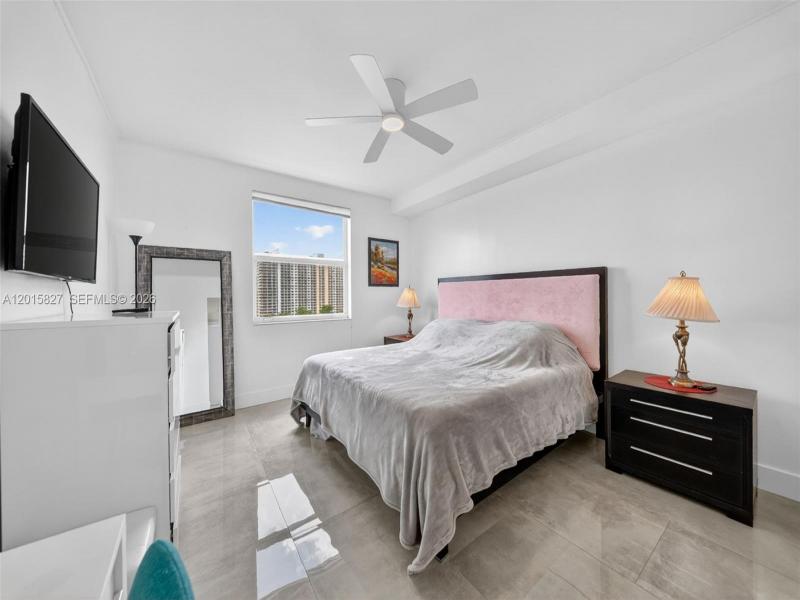Condo for sale at Porto Bellagio 2905