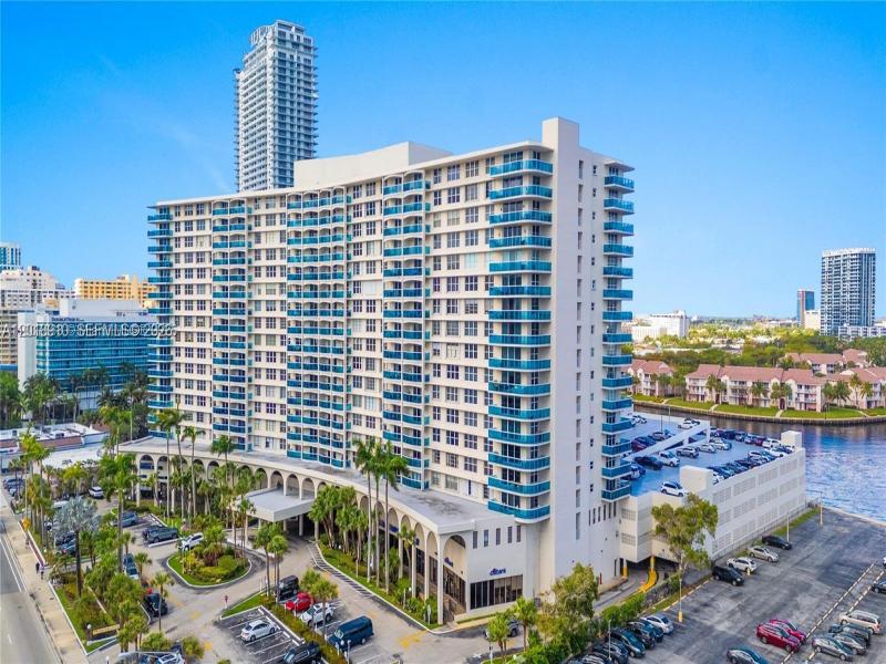 Condo for sale at Hallmark of Hollywood 1114
