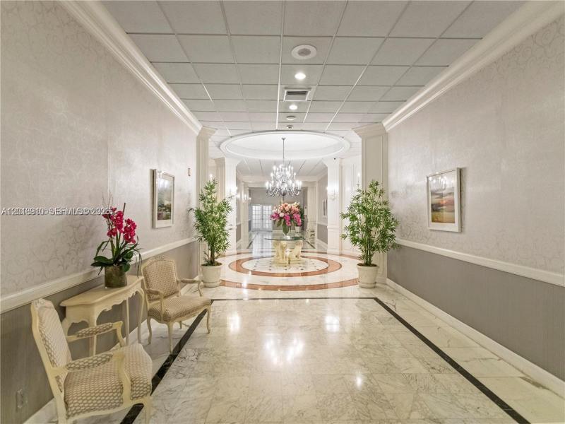 Condo for sale at Hallmark of Hollywood 1114